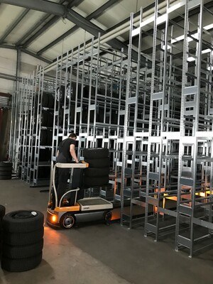 Optimale Reifeneinlagerung fuer Mazda Autohaus in Bottrop Aczent Lagertechnik