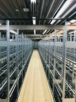 Reifenlagerregale von Aczent Lagertechnik zur Optimierung der Kommissionierzeit 