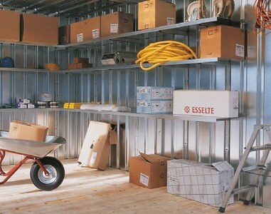 Einbauregale erhöhen den Stauraum Ihres Containers